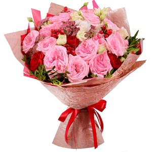David Austin peonyroses - 20, lisianthus - 6, Red rose 50 cm - 7, Sedum, Pistachio, Film, Paper luxury, Ribbon, Hypericum