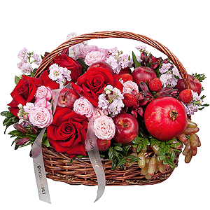 Peony sprayrose - 3, Rose Red 50 cm Ecuador - 7, Matthiola Lilac - 5, Alstromeria Red, Bright Pink - 10, Medium Basket, Oasis, Pistachio, Pomegranate, Grapes, Apple, 1 pc., Wooden skewer, Ribbon, Fresas 250 g