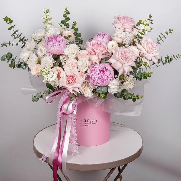 Peony pink - 3, Peony sprayrose - 3, Baltica White Spray Chrysanthemum - 3, White Matthiola - 3, lisianthus - 5, Carnation white, cream - 11, Rose Esperance - 7, Round flower box medium, Oasis, White statice, Eucalyptus, Ribbon