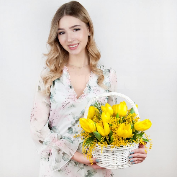 Yellow tulip - 21, Mimosa - 5, Oasis, Medium Basket