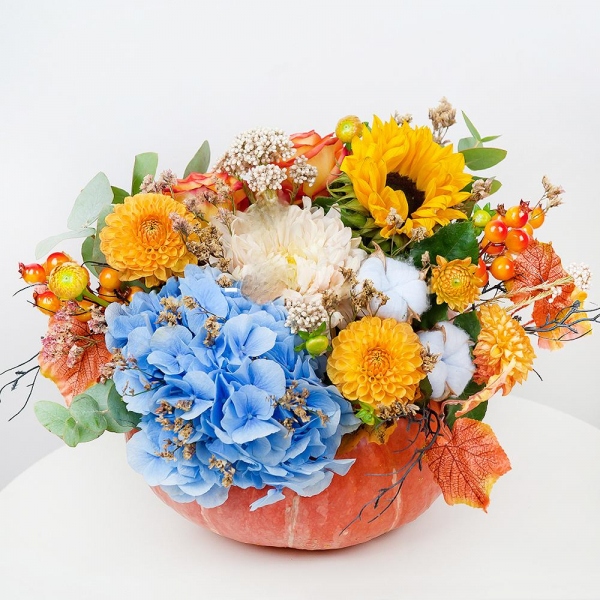 Blue/purple hydrangea - 1, Sunflower - 3, Orange Dahlia - 4, Magnum White Chrysanthemum - 3, Yellow rose 50 cm - 5, Oasis, Cotton bud, Limonium (1 pc.), Ozotamnus, Eucalyptus Cinerea, Pumpkin big (d 25-30 cm), Decorative element small, Artificial branch