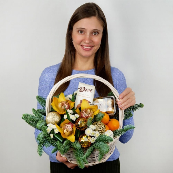 Orchid bud yellow/brown Cymbidium - 7, Athos poms Stallion - 5, Oasis, Flask for orchids, Aspidistra (1 pc.), Tangerine, 1 pc., Candies 