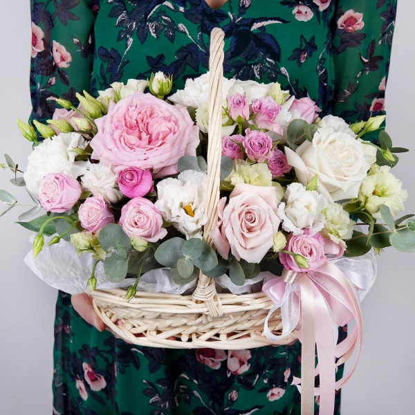Peony rose pink 'OHara' - 1, White rose 50 cm - 3, Pink rose 50 cm - 3, Bright pink spray rose mix, 50 cm - 6, Carnation white, cream - 3, lisianthus - 3, Medium Basket, Oasis, Eucalyptus Cinerea, Ribbon