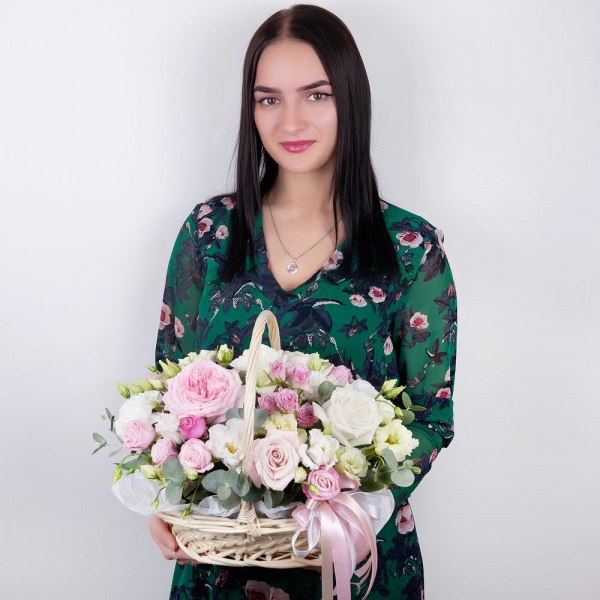 Peony rose pink 'OHara' - 2, White rose 50 cm - 4, Pink rose 50 cm - 3, Bright pink spray rose mix, 50 cm - 6, Carnation white, cream - 4, lisianthus - 4, Medium Basket, Oasis, Eucalyptus Cinerea, Ribbon