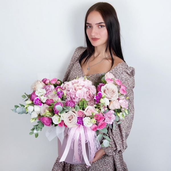Pink Hydrangea - 1, Pink rose 50 cm - 8, Rose Powder 50 cm Ecuador (Quicksand, Menta) - 7, Spray peony rose Misty Bubbles, 50 cm - 5, Carnation white, cream - 8, White Matthiola - 4, lisianthus - 5, Bright pink spray rose mix, 50 cm - 6, Pink spray carnation - 4, Round flower box medium, Oasis, Eucalyptus Cinerea, Sedum, Wrapping Paper