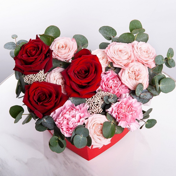 Rose Red 50 cm Ecuador - 5, Pink carnation - 5, Bright pink spray rose mix, 50 cm - 4, Heart‑shaped box for arrangements, Oasis, Ozotamnus, Eucalyptus