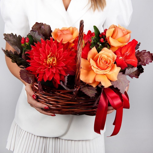 Red, Burgundy Dahlia - 1, Red Gladiolus - 1, Rose Orange 50 cm Ecuador (High Magic, High Yollow Magic) - 7, Small Basket, Oasis, Hypericum, Salal, Ribbon