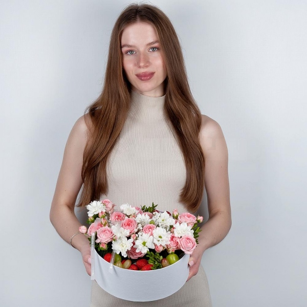 Bacardi White Spray Chrysanthemum - 2, Peony sprayrose - 2, Gypsophila - 3, Circular arrangement box, Oasis, Pistachio, Fresas 250 g, Grapes, Film, Ribbon