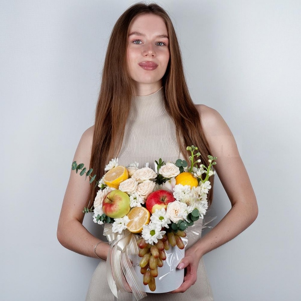 Bacardi White Spray Chrysanthemum - 2, Peony sprayrose - 2, White Matthiola - 1, Alstromeria white, soft pink - 3, Round flower box small , Oasis, Eucalyptus Cinerea, Lemon, 1 pc., Apple, 1 pc., Grapes, Wooden skewer, Ribbon