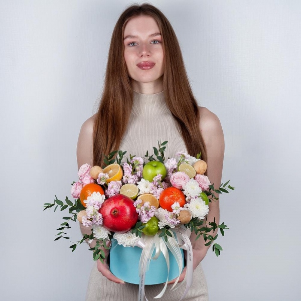 Baltica White Spray Chrysanthemum - 2, Matthiola Lilac - 5, Peony sprayrose - 2, Round flower box medium, Oasis, Eucalyptus, Apple, 1 pc., Lemon, 1 pc., Tangerine, 1 pc., Walnut (10 pieces), Pomegranate, Wooden skewer, Wrapping Paper