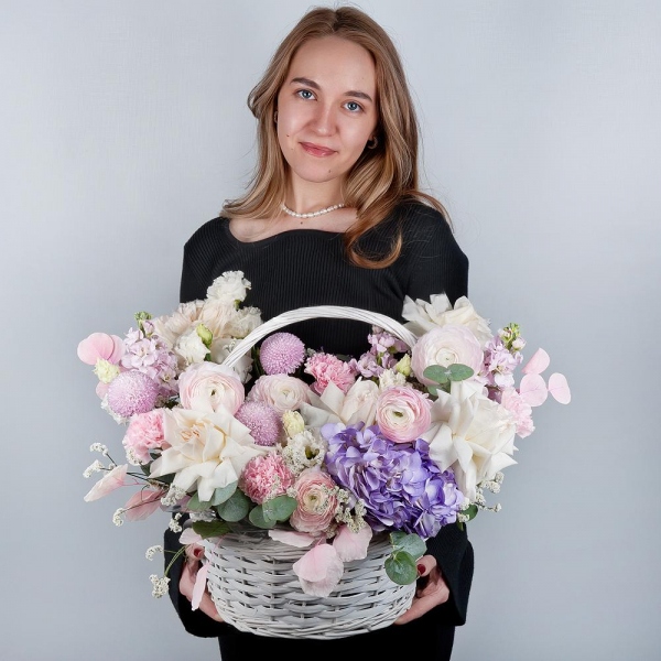 Momoko Chrysanthemum - 3, Peony style roses - 7, Ranunculus Pink - 5, Matthiola Lilac - 3, lisianthus - 2, Pink carnation - 9, Medium Basket, Oasis, Limonium (1 pc.), Dried flowers in assortment, Eucalyptus