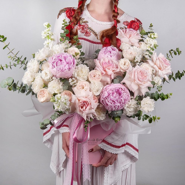 Peony pink - 3, Peony sprayrose - 3, Baltica White Spray Chrysanthemum - 3, White Matthiola - 3, lisianthus - 5, Carnation white, cream - 11, Rose Esperance - 7, Round flower box medium, Oasis, White statice, Eucalyptus, Ribbon