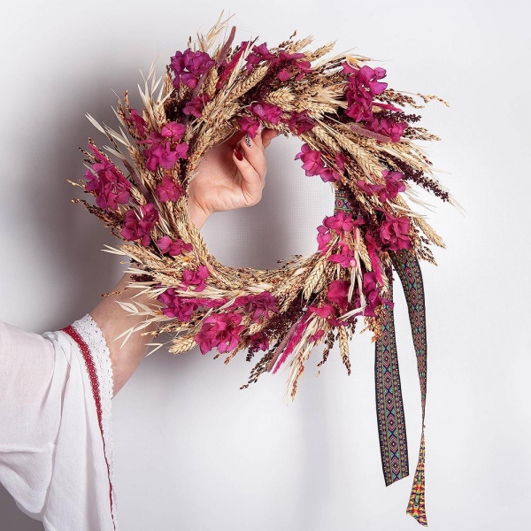 Dried flowers in assortment, Ribbon, Bouquet frame structure