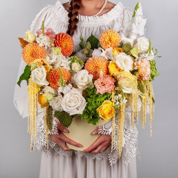 Orange Dahlia - 5, Green Hydrangea - 1, lisianthus - 4, White Gladiolus - 1, Spray rose: yellow, orange 50 cm - 8, White rose 50 cm Ecuador - 11, Round flower box medium, Oasis, Veronica spray, Astilbe, Amaranth stabilized,  Raspberry branch