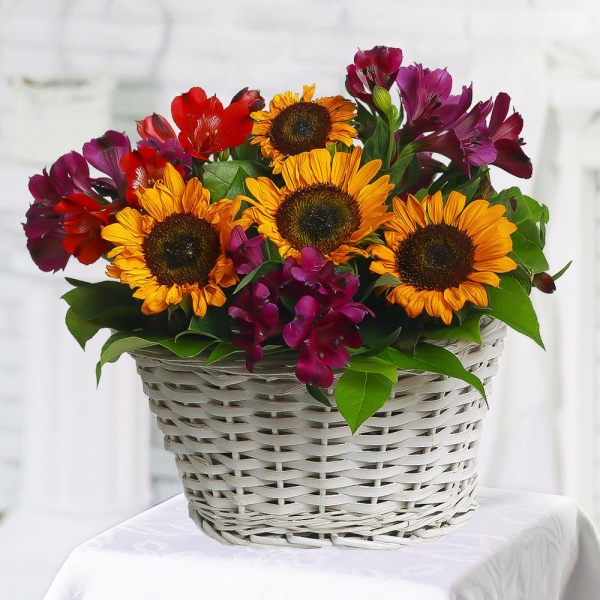 Sunflower - 5, Alstromeria lilac, purple - 6, Alstromeria Red, Bright Pink - 4, Salal, Oasis, Medium Basket