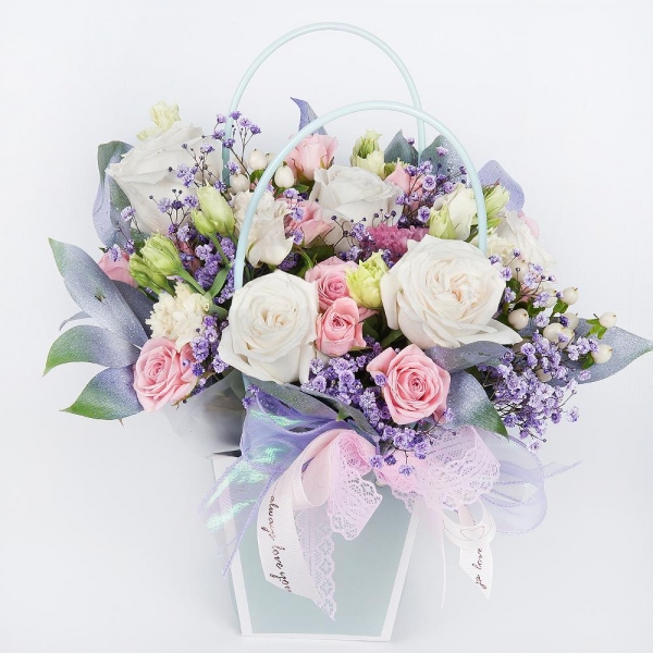 White rose 50 cm - 5, Bright pink spray rose mix, 50 cm - 2, Colored gypsophila - 1, lisianthus - 1, Flower bag, Oasis, Ribbon, Hypericum, Ruscus