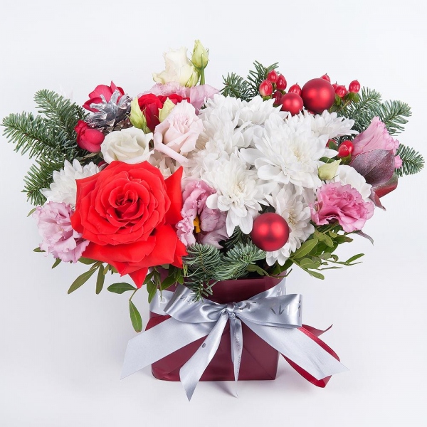 Pink Lisianthus (Eustoma) - 2, Baltica White Spray Chrysanthemum - 2, Red rose Nina 50 cm - 3, Spray rose: red 50 cm - 2, Wrapping Paper, Oasis, Spruce branches (1pc.), Hypericum, Christmas decor (set), Ruscus, Pistachio
