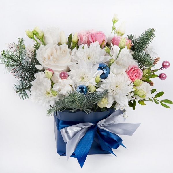 White rose 50 cm - 2, Baltica White Spray Chrysanthemum - 1, lisianthus - 2, Bright pink spray rose mix, 50 cm - 1, Pink carnation - 2, Spruce branches (1pc.), Oasis, Christmas decor (set), Wrapping Paper