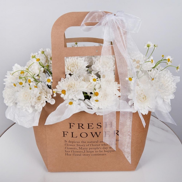 Baltica White Spray Chrysanthemum - 4, Chamomile - 5, Flower bag, Oasis, Wrapping Paper