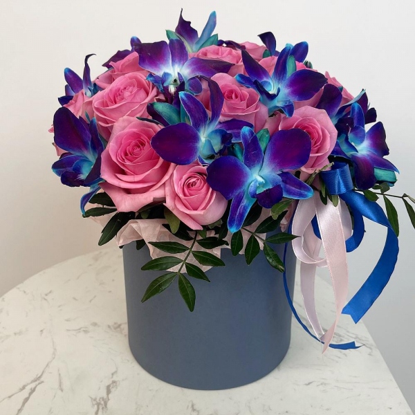 Pink rose 50 cm - 30, Orchid Dendrobium - 20, Flask for orchids, Pistachio, Oasis, Round flower box medium, Ribbon