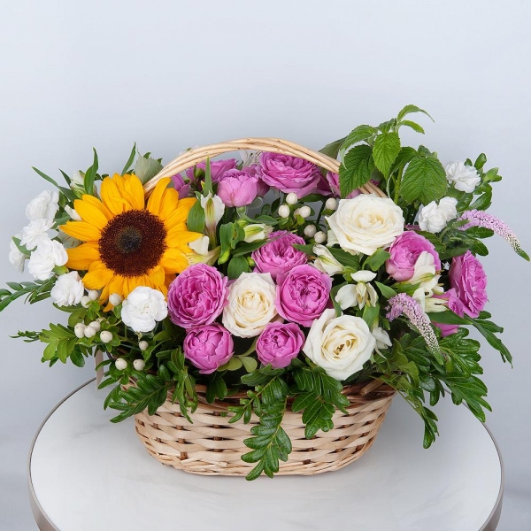 Sunflower - 1, Spray peony rose Misty Bubbles, 50 cm - 4, White rose 50 cm - 7, White spray carnation - 3, Alstromeria white, soft pink - 4, Medium Basket, Oasis, Veronica spray, Hypericum, Pistachio