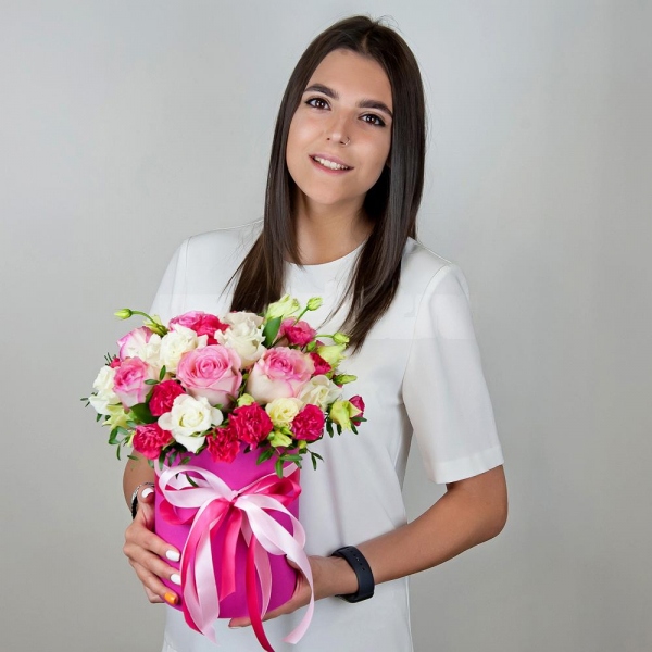 Pink rose 50 cm - 7, lisianthus - 3, Pink spray carnation - 3, Round flower box small , Oasis, Film, Pistachio, Ruscus, Ribbon