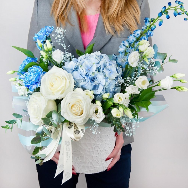 Blue/purple hydrangea - 1, Blue carnation - 3, White rose 50 cm - 3, lisianthus - 3, Colored gypsophila - 1, Round flower box small , Oasis, Wrapping Paper, Ruscus, Eucalyptus Cinerea, Blue Delphinium