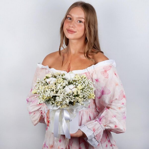 Gypsophila - 2, Round flower box small , Oasis, White statice, Cotton bud, Wrapping Paper