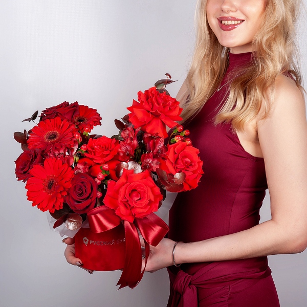 Red rose Nina 50 cm - 4, Rose Red 50 cm Ecuador - 3, Gerbera red - 3, Alstromeria Red, Bright Pink - 3, Round flower box small , Oasis, Ribbon, Hypericum, Eucalyptus