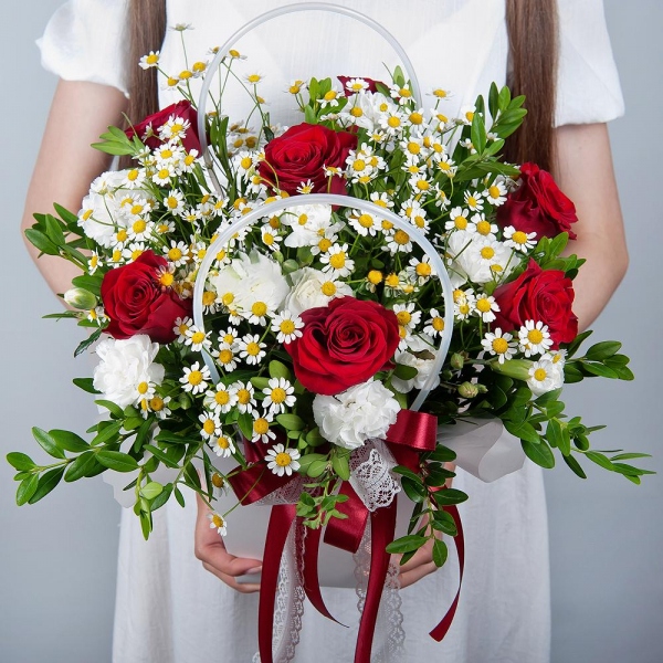 Red rose 50 cm - 9, White spray carnation - 7, Chamomile - 3, Flower bag, Pistachio, Ribbon, Oasis