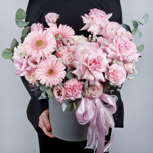 Gerbera pink - 3, Peony rose pink 'OHara' - 3, Ranunculus Pink - 3, Peony sprayrose - 3, Pink carnation - 5, Pink Lisianthus (Eustoma) - 2, Round flower box medium, Oasis, Eucalyptus, Ribbon, Limonium (1 pc.)