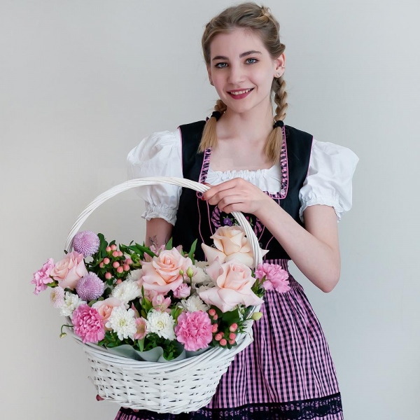 Pink carnation - 6, Baltica White Spray Chrysanthemum - 4, Rose Pink 50 cm Ecuador (Chelo, Hermosa, Novia, Titanik, Engagement, Pink Mondiale) - 5, Alstromeria white, soft pink - 3, Momoko Chrysanthemum - 3, Pink Lisianthus (Eustoma) - 1, Medium Basket, Oasis, Hypericum