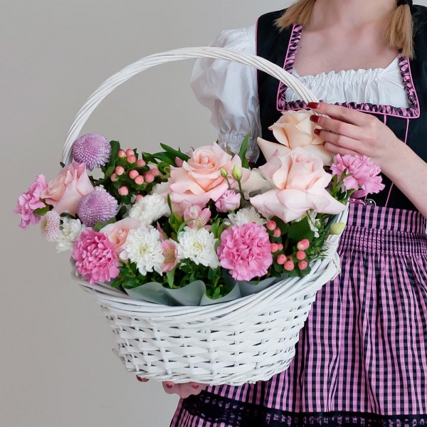 Pink carnation - 8, Baltica White Spray Chrysanthemum - 4, Rose Pink 50 cm Ecuador (Chelo, Hermosa, Novia, Titanik, Engagement, Pink Mondiale) - 5, Alstromeria white, soft pink - 4, Momoko Chrysanthemum - 4, Pink Lisianthus (Eustoma) - 2, Medium Basket, Oasis, Hypericum