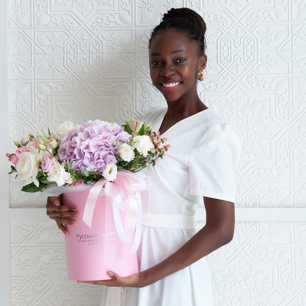 Pink Hydrangea - 1, White rose 50 cm - 4, Pink rose 50 cm - 4, Peony sprayrose - 2, Pink Lisianthus (Eustoma) - 1, Pink carnation - 8, White spray carnation - 4, Alstromeria white, soft pink - 5, Spray rose: white, cream, light pink 50 cm - 2, lisianthus - 1, Round flower box medium, Oasis, Ribbon, Ozotamnus, Hypericum, Pistachio