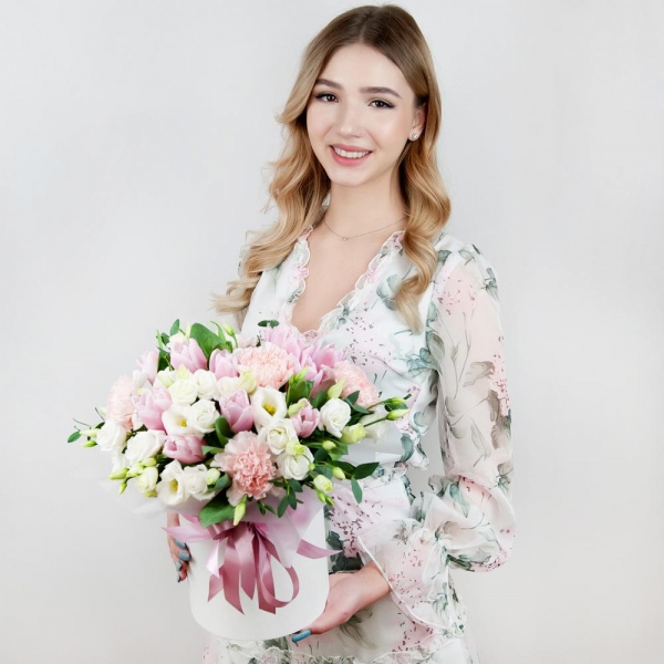 Pink carnation - 7, lisianthus - 4, Pink tulip - 17, Round flower box small , Oasis, Wrapping Paper, Eucalyptus parvifolia (1 pc.)
