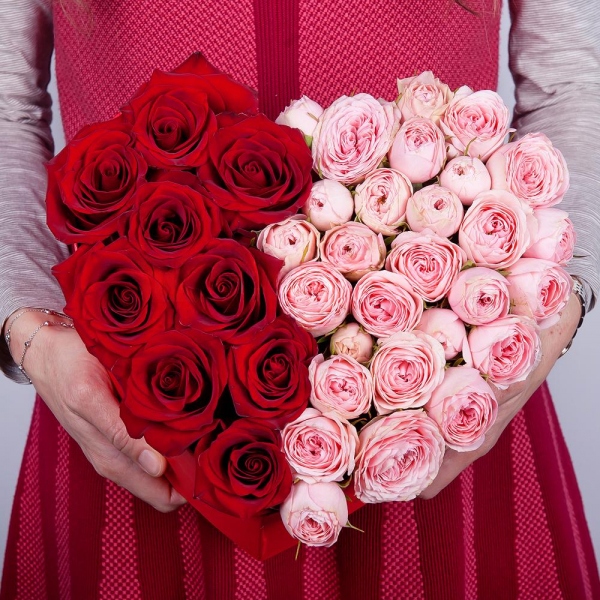 Red rose 50 cm - 15, Peony sprayrose - 7, Heart‑shaped box for arrangements, Oasis