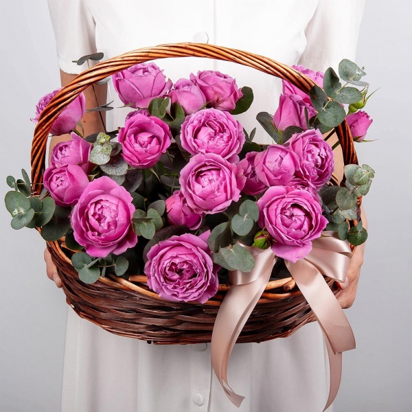 Spray peony rose Misty Bubbles, 50 cm - 9, Medium Basket, Oasis, Eucalyptus, Ribbon