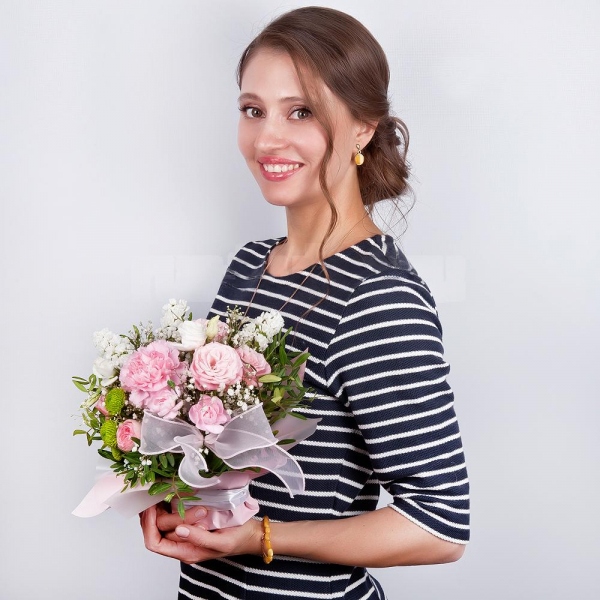 Pink carnation - 1, Gypsophila - 1, Bright pink spray rose mix, 50 cm - 1, Pink spray carnation - 1, Athos pom Feeling Green - 1, White statice, Pistachio, Oasis, Wrapping Paper