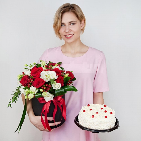 Red rose 50 cm - 12, lisianthus - 7, Round flower box medium, Oasis, Film, Ruscus, Aspidistra (1 pc.), Hypericum, Eucalyptus parvifolia (1 pc.), Cake in assortment, Ribbon