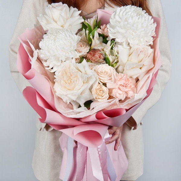 Chrysanthemum white Bigoudi - 2, Peony style roses - 3, Carnation white, cream - 5, Baltica White Spray Chrysanthemum - 1, Alstromeria white, soft pink - 5, Peony sprayrose - 3, Wrapping Paper