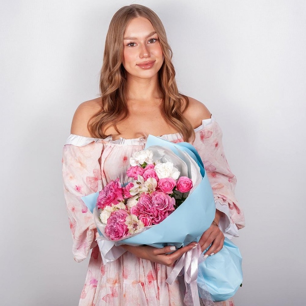 Pink rose Country Blues 50 cm - 3, Bright pink spray rose mix, 50 cm - 3, Baltica White Spray Chrysanthemum - 1, Carnation white, cream - 3, Alstromeria white, soft pink - 2, Wrapping Paper