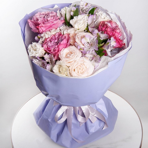 Pink rose Country Blues 50 cm - 3, Peony sprayrose - 2, Baltica White Spray Chrysanthemum - 1, Alstromeria lilac, purple - 3, lisianthus - 2, Wrapping Paper