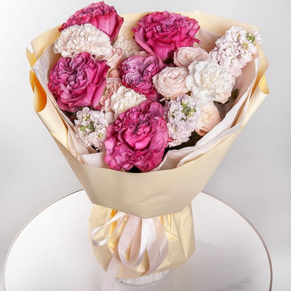 Pink rose Country Blues 50 cm - 5, Peony sprayrose - 2, Baltica White Spray Chrysanthemum - 1, Matthiola Lilac - 3, Carnation white, cream - 13, Wrapping Paper