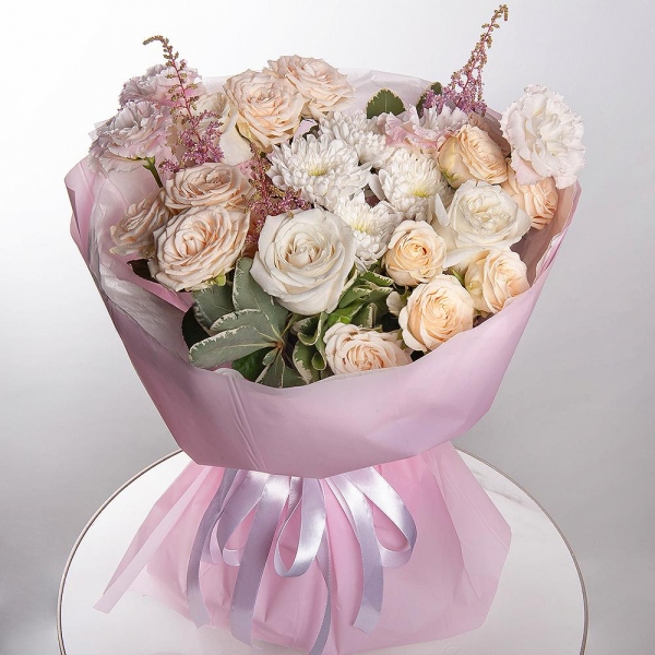 Peony sprayrose - 4, Pink Lisianthus (Eustoma) - 2, Baltica White Spray Chrysanthemum - 1, White rose 50 cm Ecuador - 3, Astilbe, Salal, Wrapping Paper
