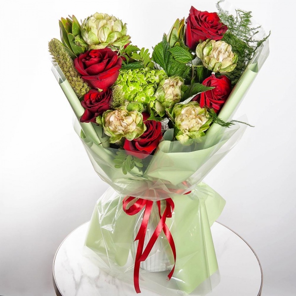 Red rose 50 cm - 8, Rose Veggie 50 cm - 7, Green Hydrangea - 1, Leukodendron, Asparagus setaceus (1 pc.),  Raspberry branch, Panicum, Wrapping Paper