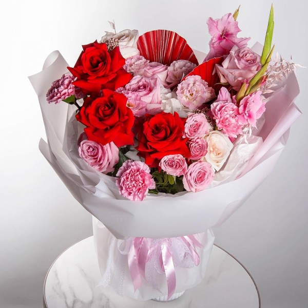 Pink Gladiolus - 2, Peony rose pink 'OHara' - 6, Red rose Nina 50 cm - 5,  White Hydrangea - 1, Pink Lisianthus (Eustoma) - 2, Bright pink spray rose mix, 50 cm - 2, Pink carnation - 7, Ozotamnus, Dried flowers decor, Wrapping Paper