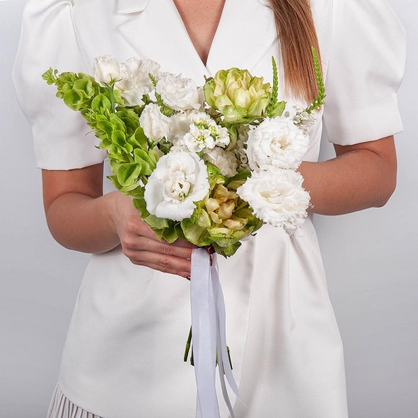 Rose Veggie 50 cm - 5, lisianthus - 3, White Matthiola - 2, Carnation white, cream - 10, Veronica spray, Moluccella, Ribbon