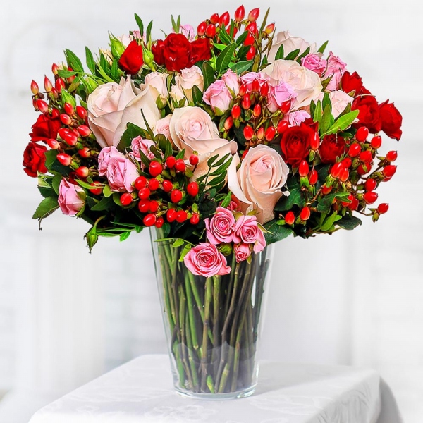 White rose 50 cm - 5, Bright pink spray rose mix, 50 cm - 13, Hypericum, Pistachio, Wrapping Paper