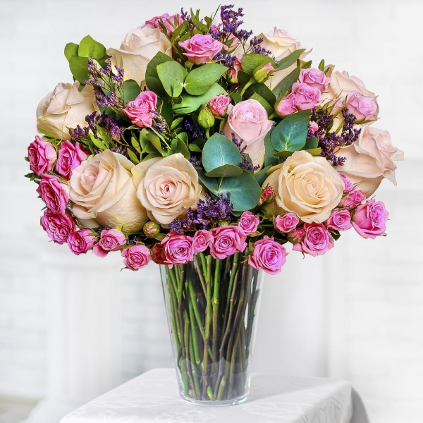 Rose Cream 50 cm - 9, Bright pink spray rose mix, 50 cm - 7, Limonium (1 pc.), Pistachio, Eucalyptus populus (1 pc.), Sisal, Ribbon