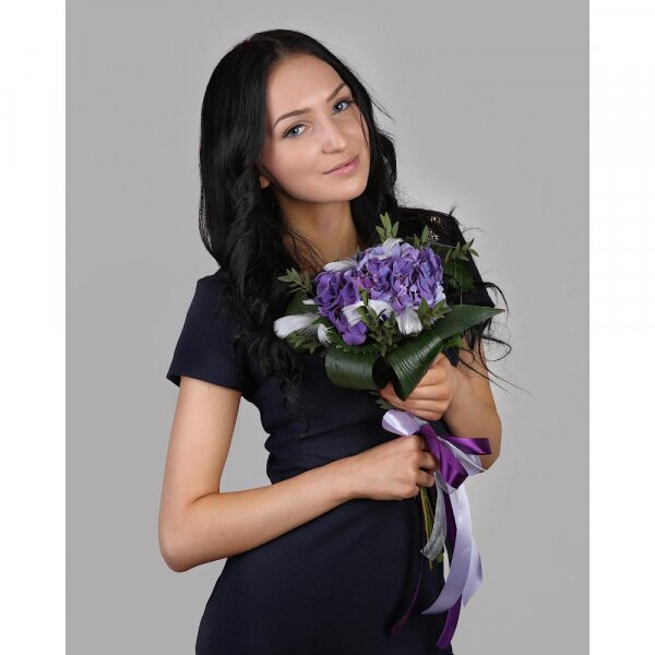 Blue/purple hydrangea - 2, Aspidistra (1 pc.), Eucalyptus parvifolia (1 pc.), Feathers decor., Ribbon